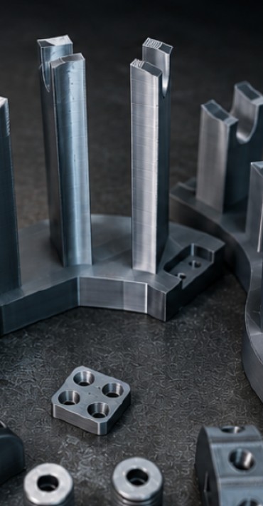 Postes y bloques de aluminio mecanizados, referencia de un diseño llevado a pieza.